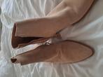 Mooie beige suede enkellaarsjes maat 39, Kleding | Dames, Schoenen, Ophalen of Verzenden, Zo goed als nieuw, Beige