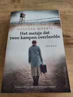 Heather Morris - Het meisje dat twee kampen overleefde, Heather Morris, Ophalen of Verzenden, Zo goed als nieuw, Nederland