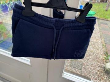 NIK & NIK donkerblauw korte broek en 2 truitjes joggingstof beschikbaar voor biedingen