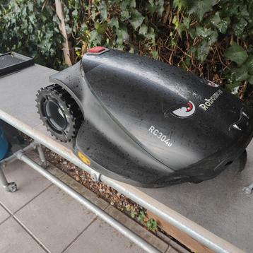 Robomow RC304 Robotmaaier met Garage. Helemaal compleet beschikbaar voor biedingen