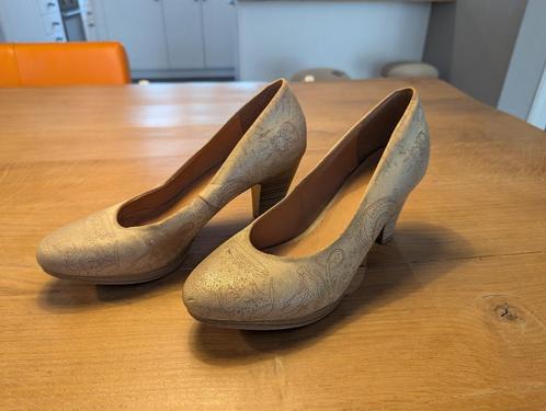 Champagnekleurige hakken met subtiele print maat 41, Kleding | Dames, Schoenen, Zo goed als nieuw, Schoenen met lage hakken, Beige