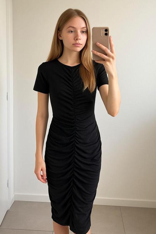 Zwarte midi-jurk van H&M (Divided), maat XXS, Kleding | Dames, Jurken, Zo goed als nieuw, Maat 34 (XS) of kleiner, Zwart, Onder de knie