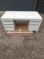 Stalen bureau, Ophalen