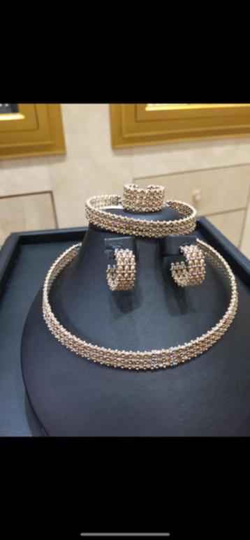 goud ketting met armband  beschikbaar voor biedingen