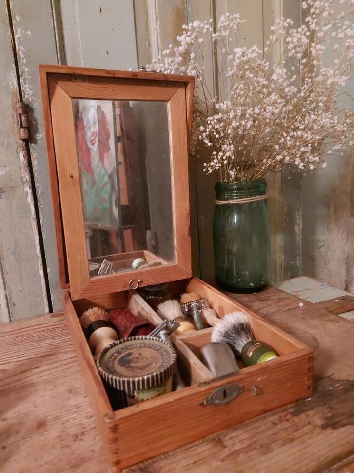 Antieke gevulde scheerdoos met 10 items, Antiek en Kunst, Curiosa en Brocante, Ophalen of Verzenden
