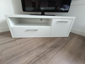 Televisie meubel beschikbaar voor biedingen