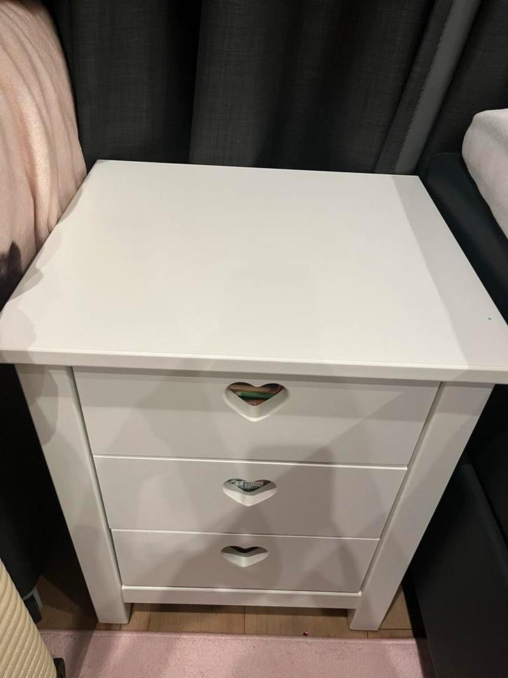 Wit Nachtkastje met Hartjes - Soepele Lades, Huis en Inrichting, Kasten | Ladekasten, Zo goed als nieuw, Minder dan 100 cm, Minder dan 50 cm