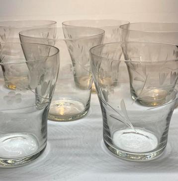 6 waterglazen mooi geslepen. Vintage beschikbaar voor biedingen