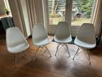 4 witte designstoelen in Scandinavische stijl., Ophalen, Zo goed als nieuw, Wit, Kunststof