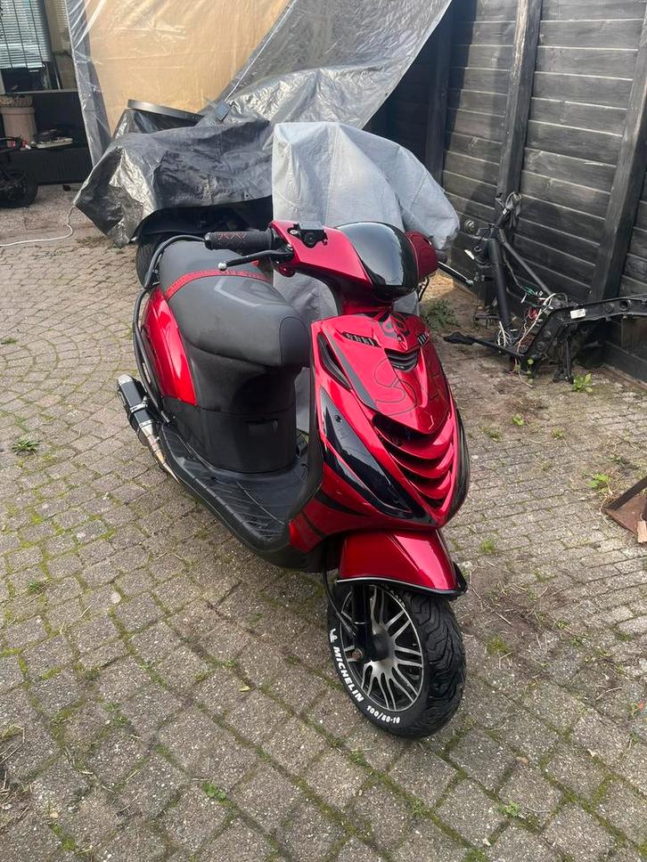 Zip candy red kappenset, Fietsen en Brommers, Scooters | Piaggio, Zo goed als nieuw, Zip, Benzine, Ophalen of Verzenden