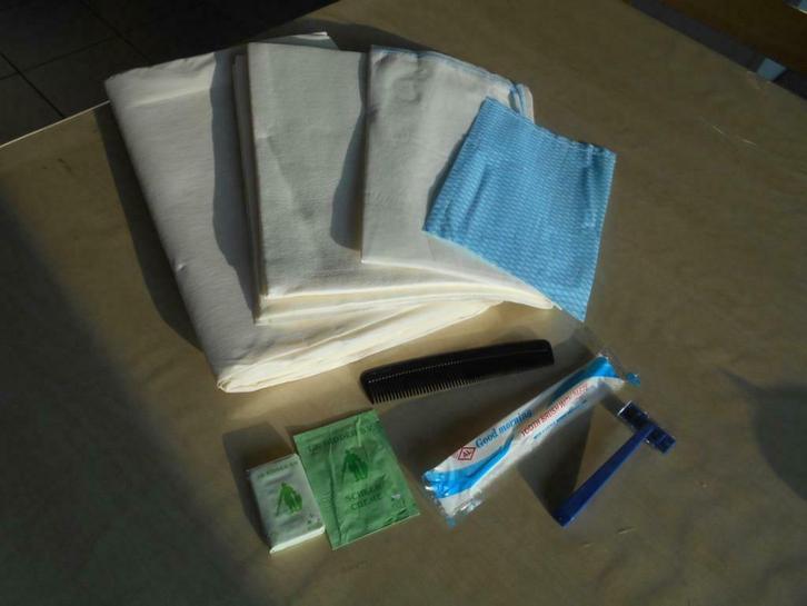 Verzorgingsset persoonlike hygiëne (ruim 1000 op voorraad), Diversen, Verpleegmiddelen, Nieuw, Ophalen of Verzenden