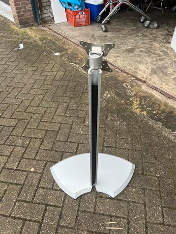 TV voet beschikbaar voor biedingen