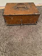 Zeer oude antieke zware kist met sleutel, Antiek en Kunst, Ophalen of Verzenden