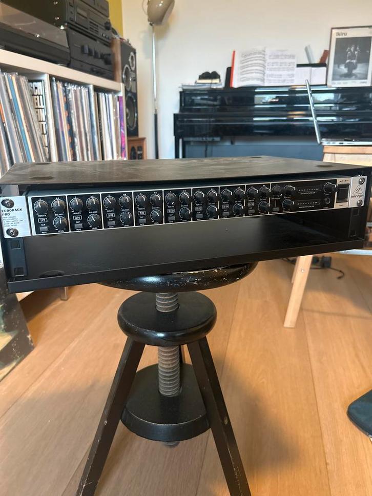 Behringer Eurorack RX1602 Line Mixer, Muziek en Instrumenten, Mengpanelen, Gebruikt, 10 tot 20 kanalen, Microfooningang, Ophalen