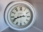 Zeer grote Engelse analoge ronde klok, Huis en Inrichting, Ophalen of Verzenden, Nieuw, Analoog, Wandklok