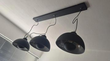 Metalen hanglamp beschikbaar voor biedingen