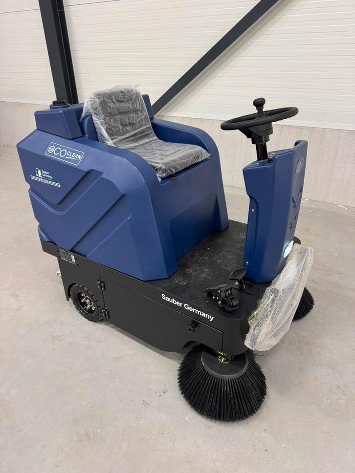 Veegmachine Sauber Germany SB1101 NIEUW, Doe-het-zelf en Verbouw, Reinigingsmachines, Zo goed als nieuw, Ophalen
