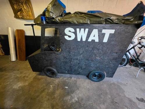 Te koop: Unieke SWAT Carnaval Kar – Klaar voor de Optocht!, Hobby en Vrije tijd, Feestartikelen, Zo goed als nieuw, Ophalen