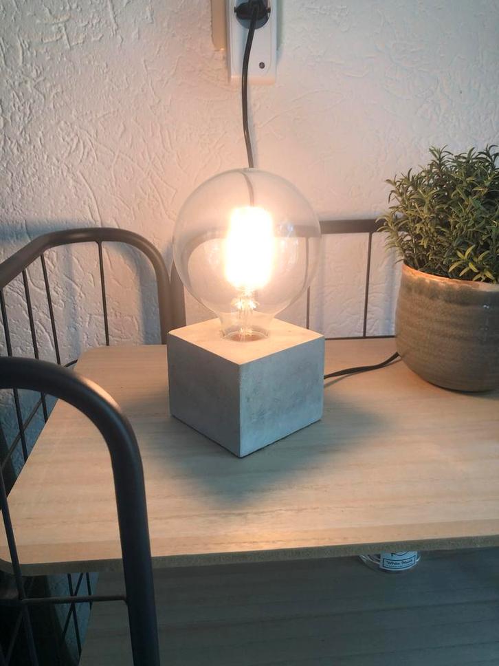 Handson LED Tafellamp - Zo goed als nieuw, Huis en Inrichting, Lampen | Tafellampen, Zo goed als nieuw, Minder dan 50 cm, Glas