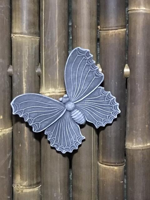 Vlinder nr.186, Tuin en Terras, Tuinbeelden, Nieuw, Dierenbeeld, Beton, Ophalen