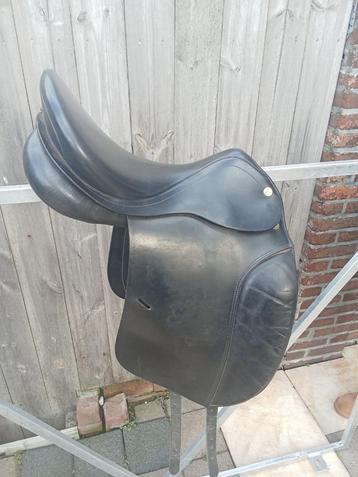 Prestige Hippos dressage zadel 17/32 ,in nieuwstaat! €475,- beschikbaar voor biedingen