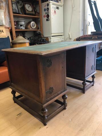 Vintage bureautje beschikbaar voor biedingen