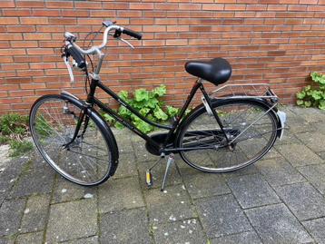 Gazelle damesfiets met 3 versnellingen en trommelremmen.