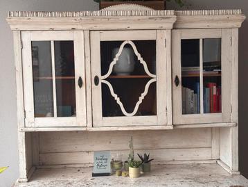 Witte Buffetkast met Glas - Makkelijk te vervoeren beschikbaar voor biedingen