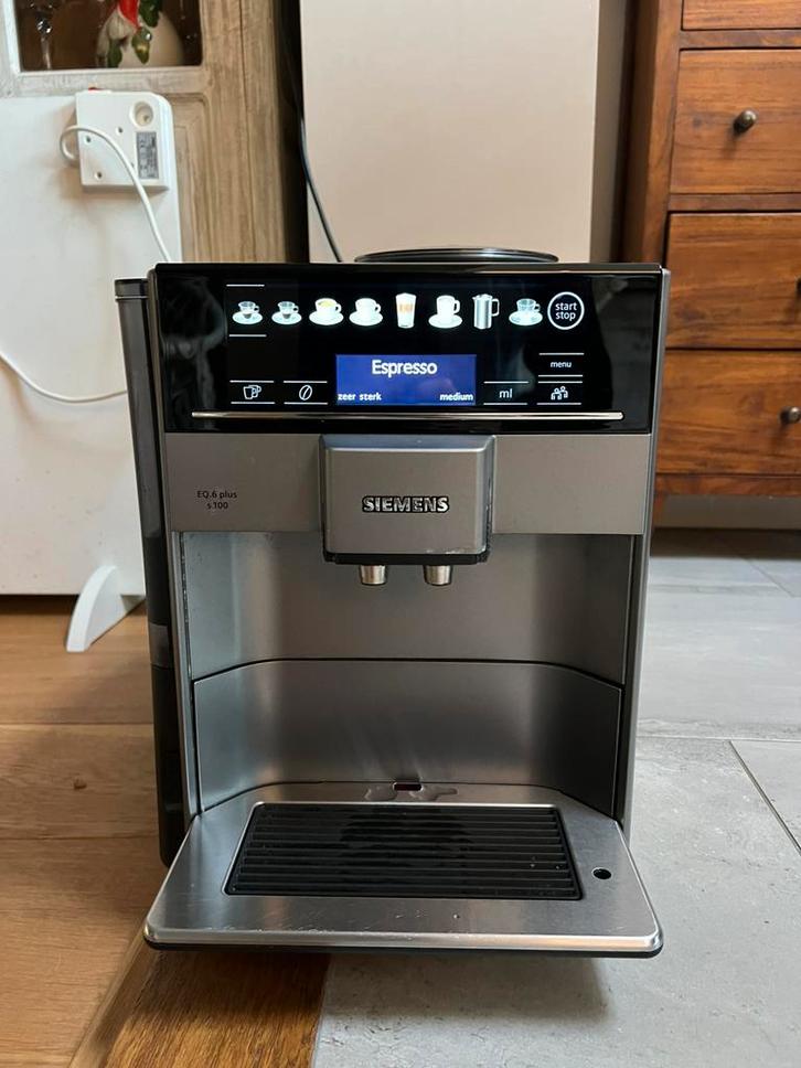 Siemens koffiezetapparaat, EQ.6 Plus s100, Witgoed en Apparatuur, Koffiezetapparaten, Gebruikt, Koffiebonen, Koffiemachine, 4 tot 10 kopjes