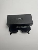 Prada Milano Symbole, Sieraden, Tassen en Uiterlijk, Zonnebrillen en Brillen | Heren, Overige merken, Zonnebril, Zwart, Ophalen of Verzenden
