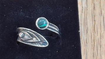 zilveren ring met groene steen  beschikbaar voor biedingen