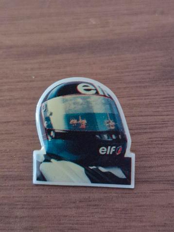 477 Pin F1 Elf Helm  beschikbaar voor biedingen