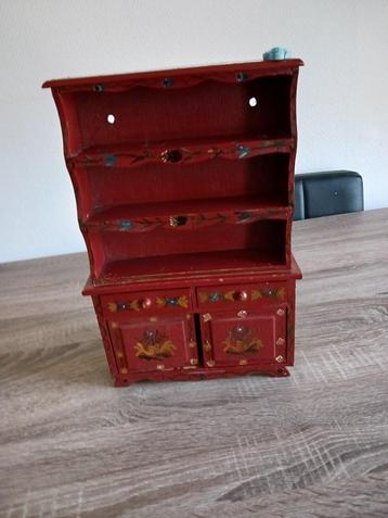 Miniatuur buffetkastje beschikbaar voor biedingen