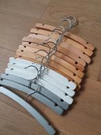 14 houten kleerhangers (baby/kind), Ophalen of Verzenden, Zo goed als nieuw