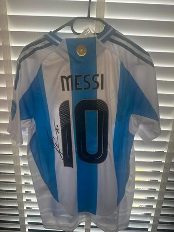 Gesingeerd shirt van Messi beschikbaar voor biedingen