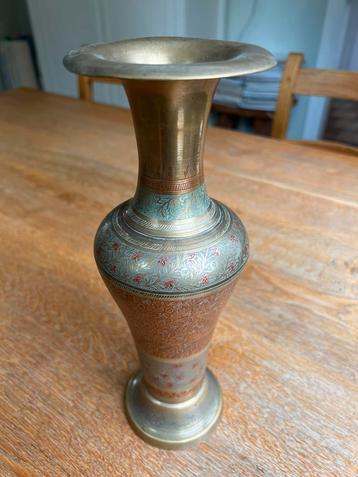 Antieke Indische messing vaas beschikbaar voor biedingen