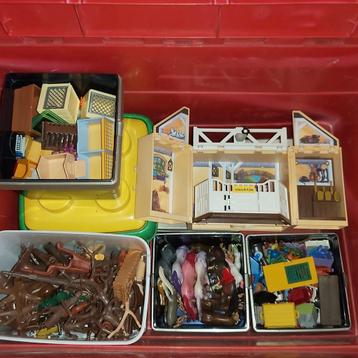2 grote dozen Playmobil beschikbaar voor biedingen