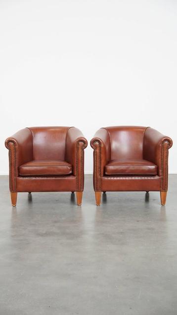 Set van 2 Engelse stijl clubfauteuils gemaakt van rundleer beschikbaar voor biedingen