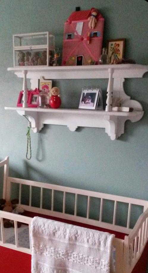 Vintage brocante houten wandregaal, schap, houten schapje, Huis en Inrichting, Woonaccessoires | Wandplanken en Boekenplanken