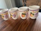 4 Handbeschilderde Mokjes met Druivenmotief, Gebruikt, Keramiek, Ophalen of Verzenden, Overige stijlen