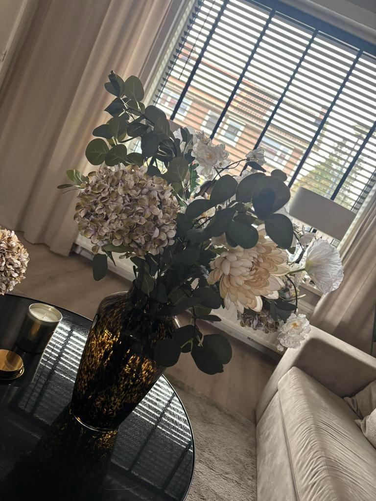 Vaas met zijde bloemen, Huis en Inrichting, Woonaccessoires | Kunstplanten en Kunstbloemen, Zo goed als nieuw, Ophalen of Verzenden
