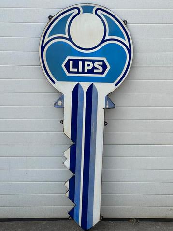 Emaille Lips Bord Sleutel beschikbaar voor biedingen