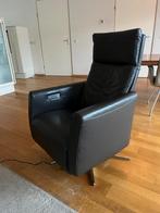 Donkerbruine/zwarte sta-op-stoel, Huis en Inrichting, Fauteuils, 75 tot 100 cm, Gebruikt, 75 tot 100 cm, Ophalen