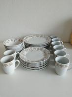 servies 8 gr.8 kl.borden 8 schaaltjes ,8 mokken, Ophalen of Verzenden, Zo goed als nieuw, Bord(en), Overige stijlen