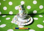 Servies met veelkleurige stippen, mix van L. Dake en Siaki, Huis en Inrichting, Gebruikt, Overige typen, Ophalen of Verzenden