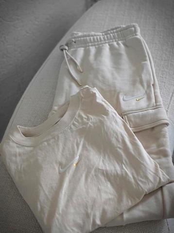 Nike Chill Pak Cargo broek met T-Shirt  beschikbaar voor biedingen