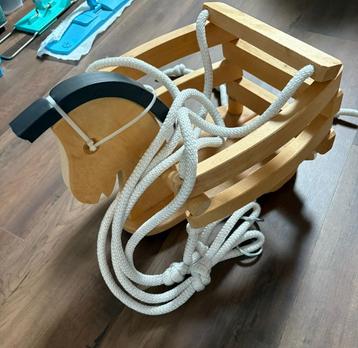 Houten Babyschommel beschikbaar voor biedingen