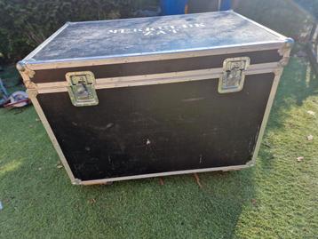 3 identieke flightcases  l-h-br. 123 x83 x80 cm beschikbaar voor biedingen