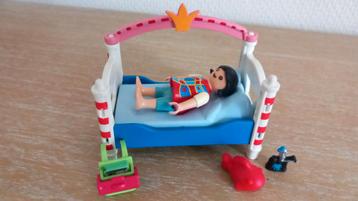 Playmobil peuterbed met peuter, boekentas, knuffel beschikbaar voor biedingen