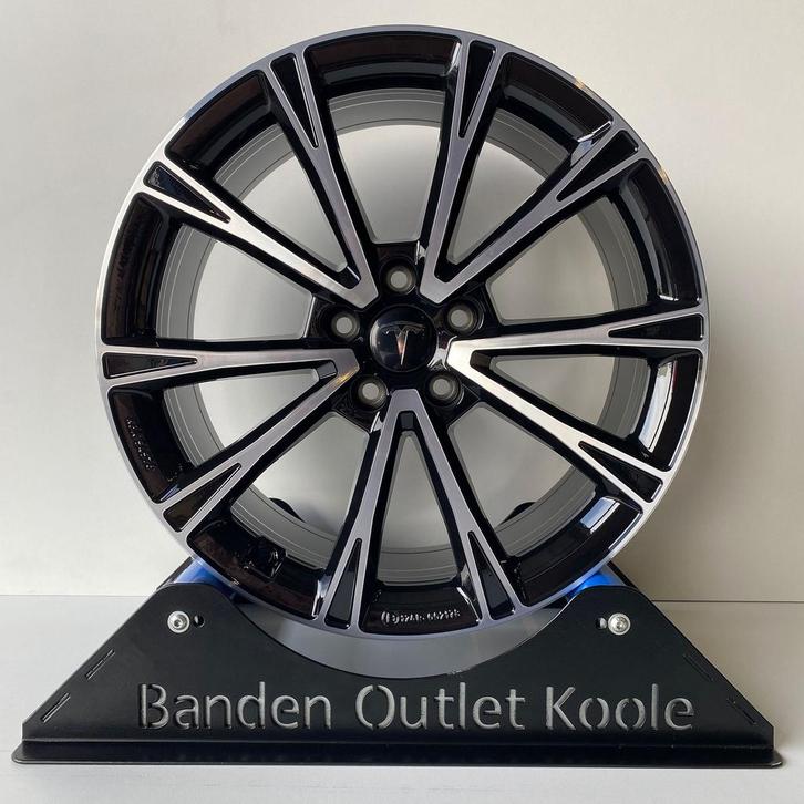 Tesla Model 3 Dezent AR 235-45-18 5x114,3 18'' Velgen Set, Auto-onderdelen, Banden en Velgen, Velg(en), 18 inch, Personenwagen